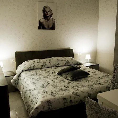 Mincasa Nel Cuore Di * Nápoly